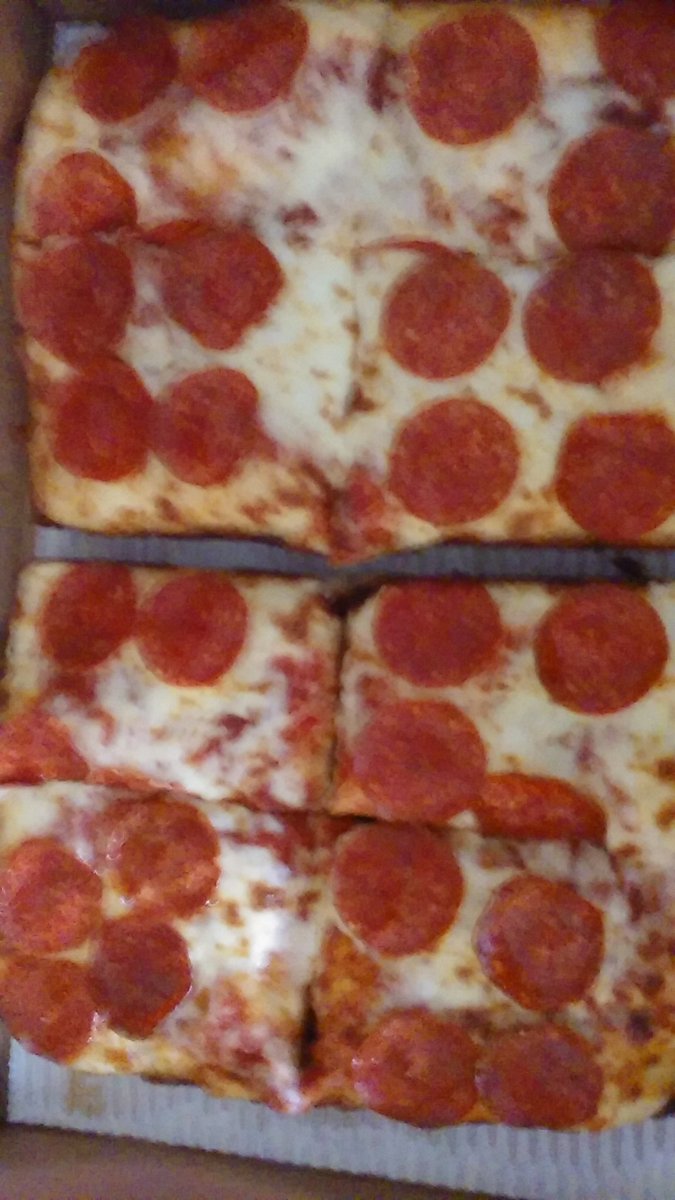 JJ48Superman's tweet photo. I decided to get a @littlecaesars #DeepDeepDish pizza for dinner. 😍 https://t.co/IoJq9Eb37G