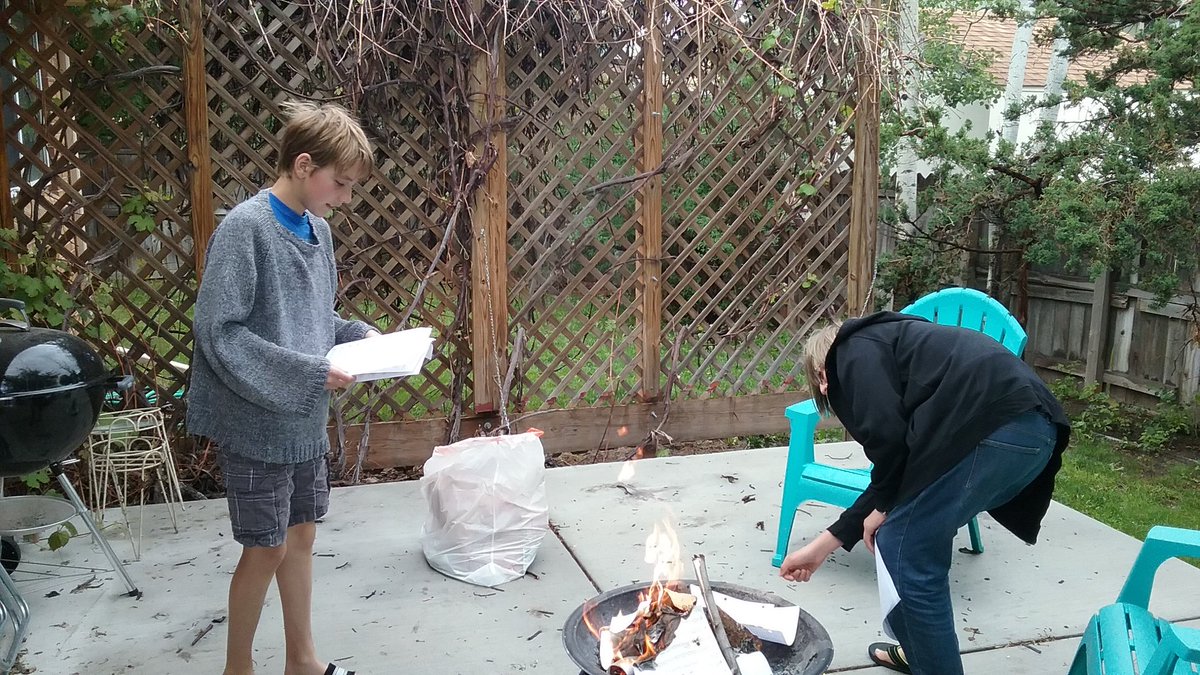 Mittenfarce's tweet photo. The annual burning of the homework. We all agree this is the best part of the school year. #singlemomwin https://t.co/rhXklC09CW