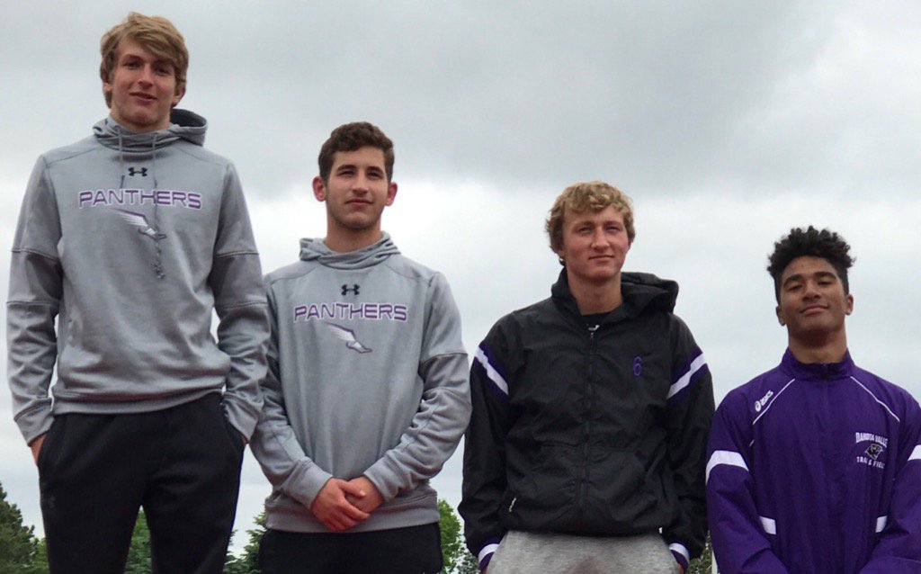 track_dv's tweet photo. Way to go DV boys 4x200 Relay for taking 5th pl at state!!! #SDstateTrack2017 #DVTrack π https://t.co/uFQ9irRGzQ