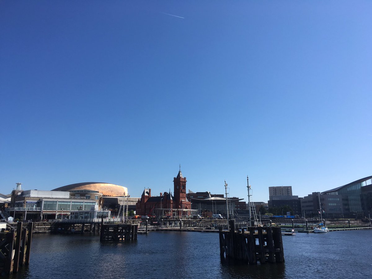 Not too shabby walk to the office ☺️💙  #ThoughLoversBeLost #CardiffBay @OffBeatOx  @theCentre @OxfordPlayhouse #BurtonTaylorStudio 💜💙💚