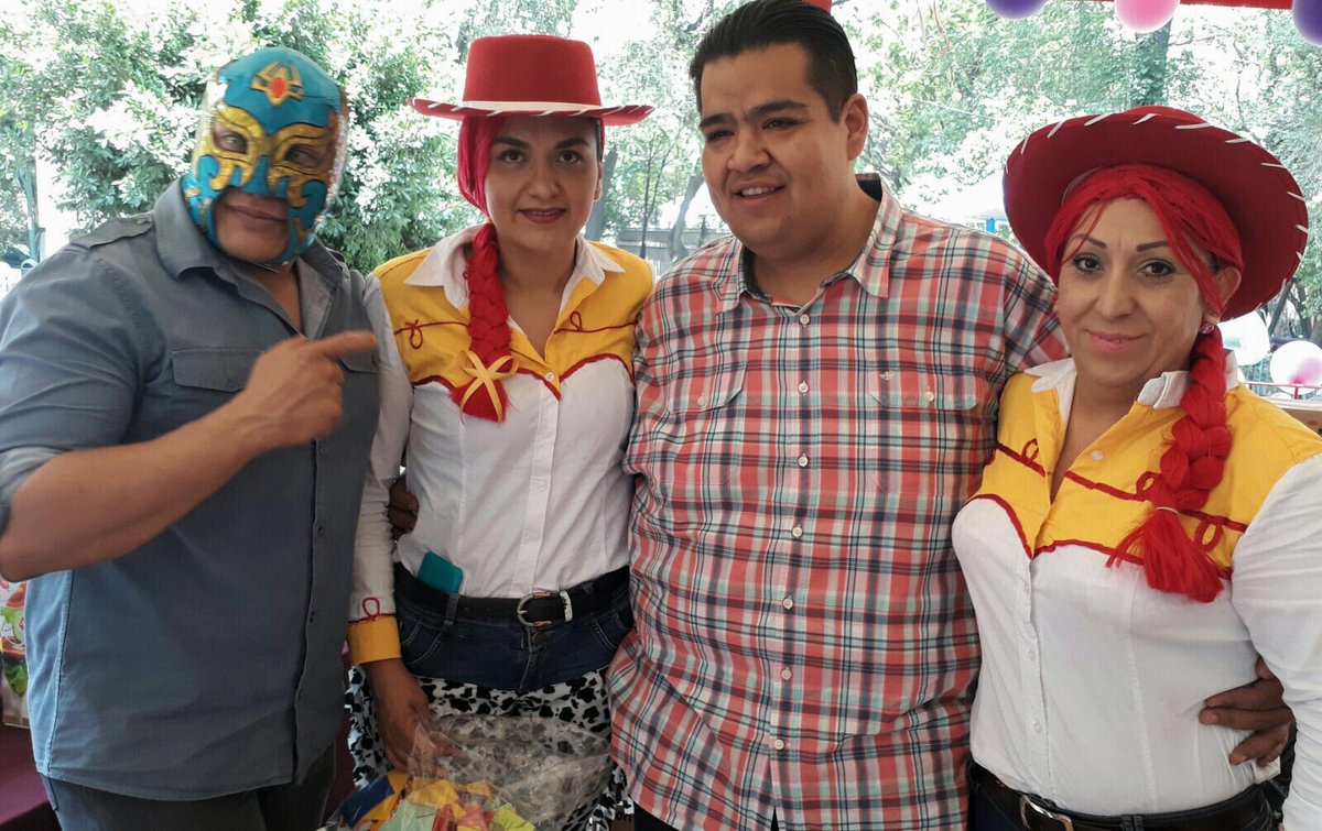 ivan_texta's tweet photo. Gran festejo con nuestros niñ@s en #Azcapotzalco en la Col. San Álvaro, #EquipoTexta con Sandra Galindo y Marisol Cisneros https://t.co/6IVP98dvnJ
