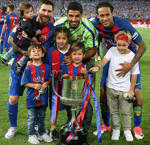 FilhoDuNeymar's tweet photo. MSN FAMILY ⚽️🏆🔴🔵 https://t.co/MC0DGCvKCl