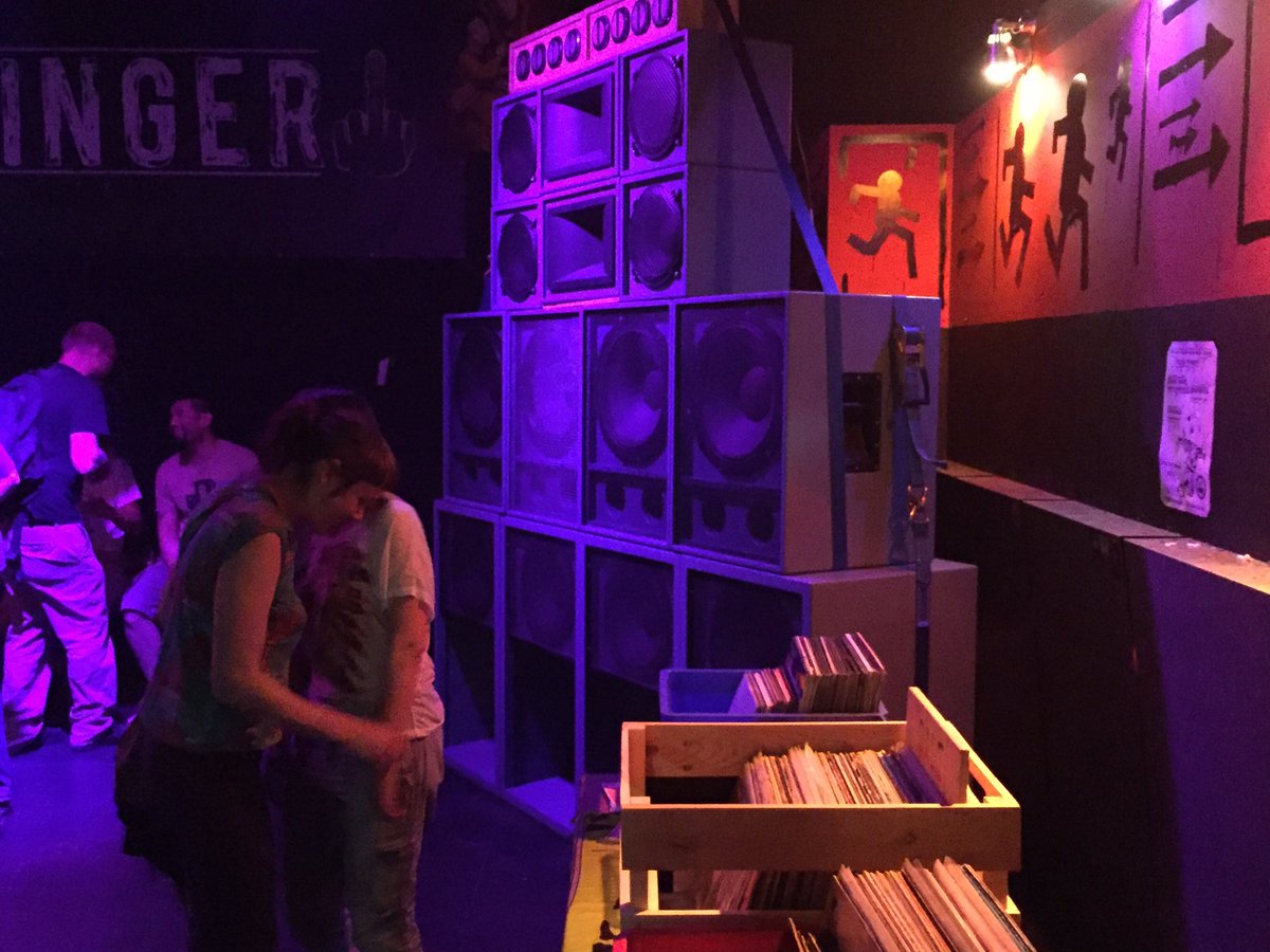 dubshop_nl's tweet photo. Pushing some vinyl at The Vinger tonight https://t.co/Qc1gaGCrXB