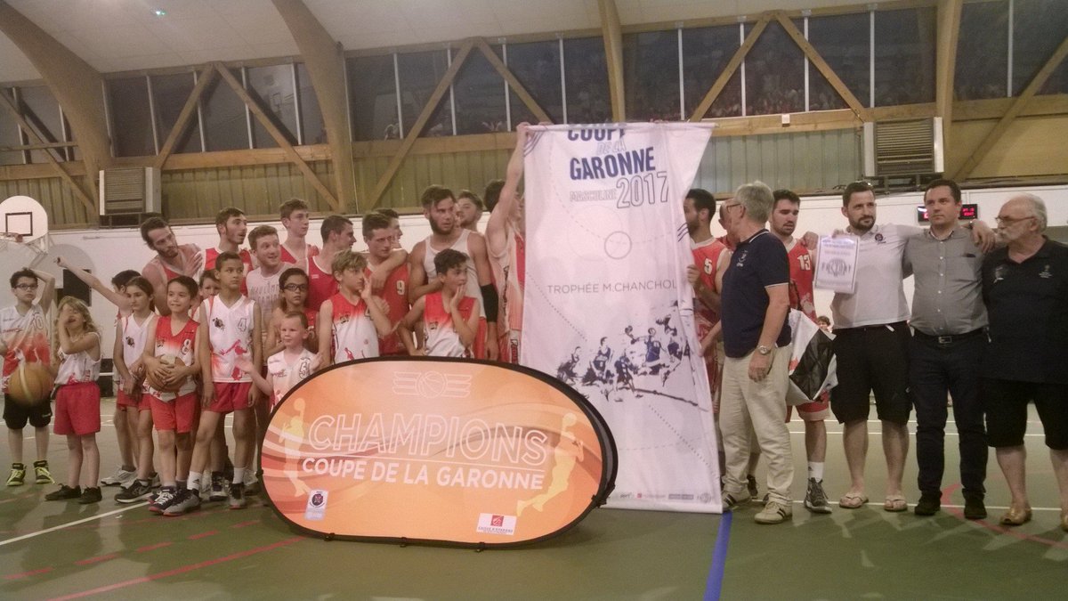 Comitebasket31's tweet photo. Les garçons de frouzins remportent 0la finale de la coupe de la Garonne 2017 face a l'OTB 74/73 !  Bravo à tous ! #CD31 #coupedelagaronne https://t.co/EoVmdTBIe2