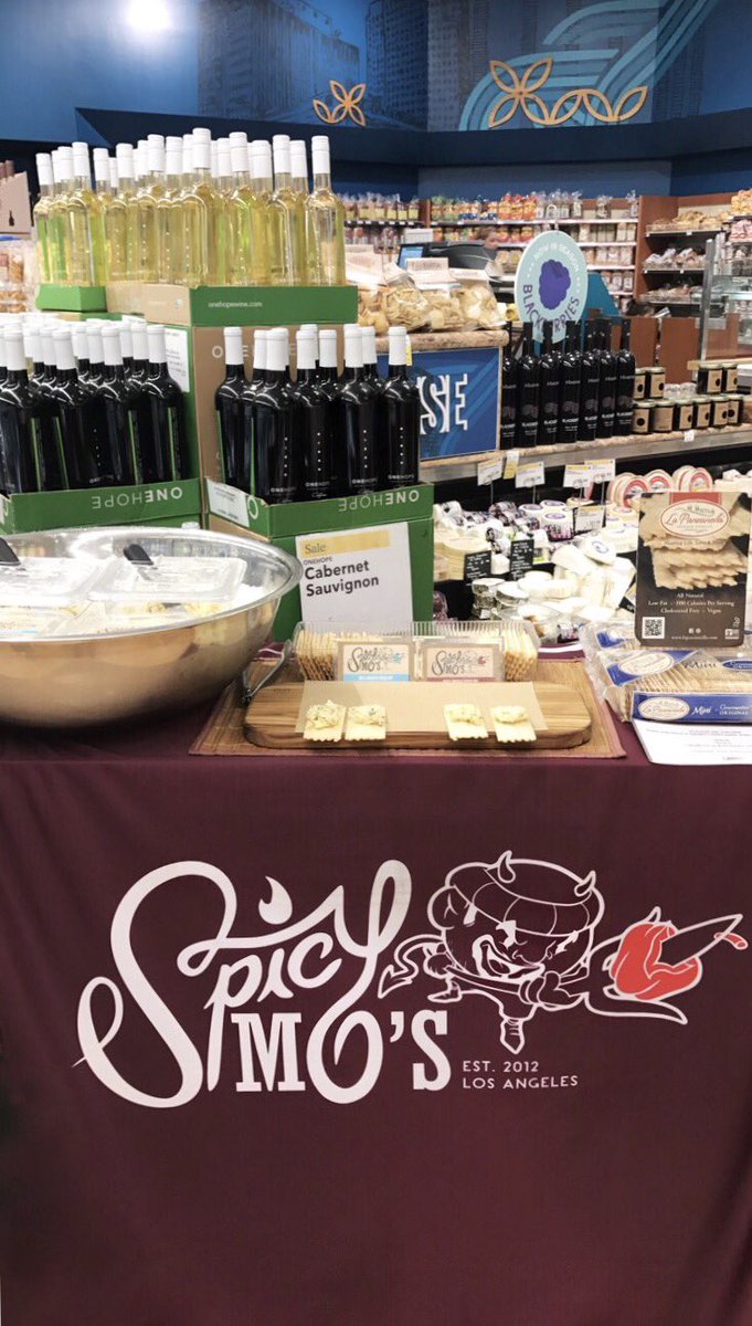 beachbaby1528's tweet photo. #PromotionalModeling for Spicy Mo's at @TheGroveLA! Enjoy a Delicious Sample & Stock Up for #MemorialDayWeekend! ๐๐ด๐ท#PromoLife #TheGrove #LA https://t.co/kH0ykHTHTE