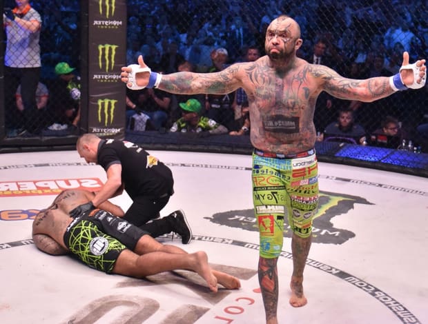 knockoutfight1's tweet photo. #KSW39 Heavyweight Title Fight Ends in 19-seconds After Face Plant KO, watch the video on this link: https://t.co/wSpuuMDevR #UFC #Bellator https://t.co/ujJx0I1lRc
