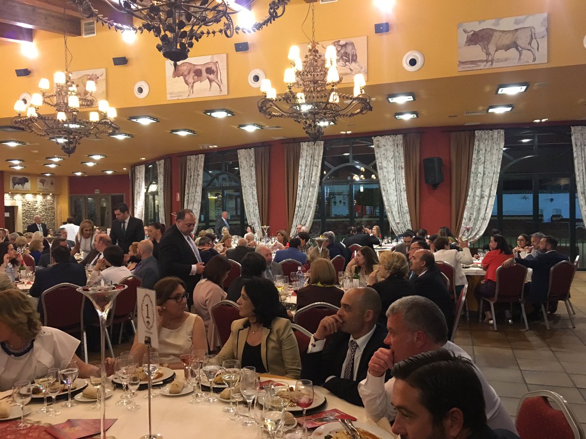 Cena de hermanamiento con <a href="/virgencaliforni/">Virgen Primer Dolor</a> @VirgenAmorHermo  y Soledad del Consuelo