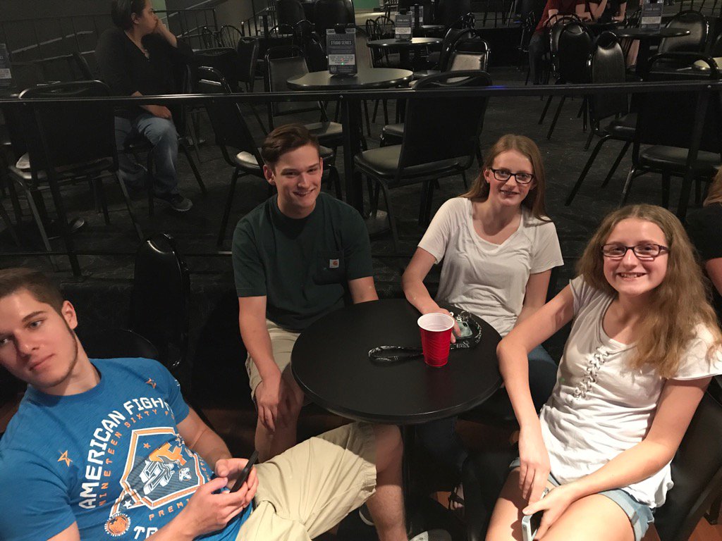 jeffrkoehler's tweet photo. Waiting for the show to start! #establishmentqc #cszworldwide https://t.co/OR4LLzaLIS