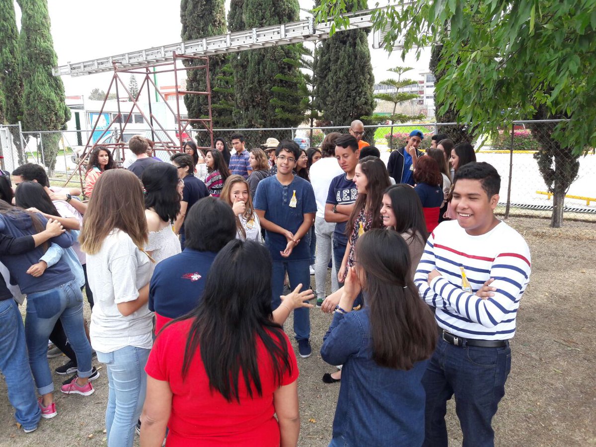 ColegioWard's tweet photo. #IAMSCU 2017 #StudentsTrack Los estudiantes conocieron a sus pares de otros países y juntos visitaron #Puebla #MethodistEducation https://t.co/ad5N1VFoxX