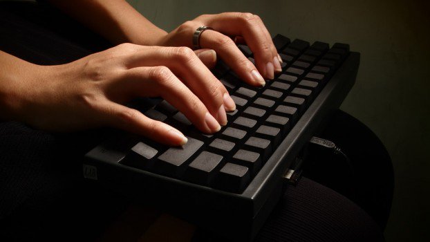 deulys's tweet photo. Microsoft lanzará teclado con sensor de huellas dactilares https://t.co/b7Y10FF0Sz https://t.co/btdKeKxnfY