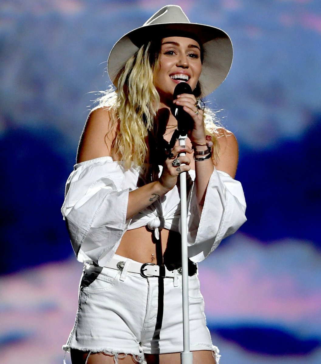 Tudo Miley tweet media