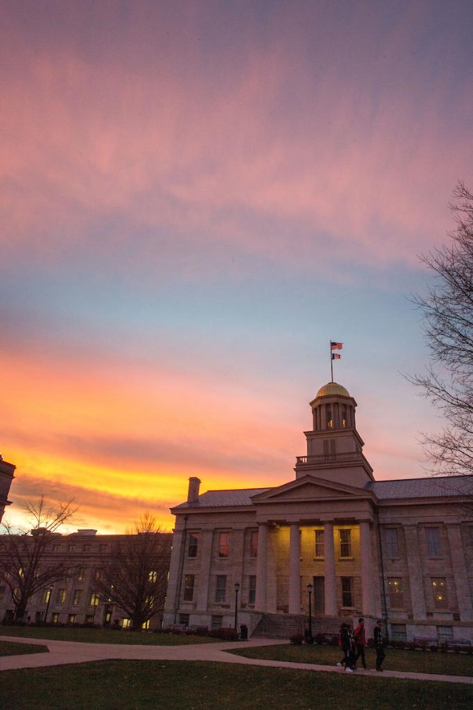 IowaAdmissions's tweet photo. #2 best place to live (@livability)
#4 coolest place to visit (@Expedia)
#5 college town (@aier)
It's easy to see why #Hawkeyes 💛 Iowa City! https://t.co/DN4SULRvfI