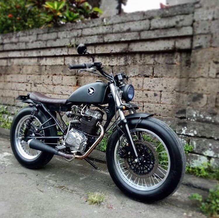 Megamodified's tweet photo. Super cool #gl200 !!!
#repost from @excusemybike 
Originally from @subi_genjer 
#megamodified #honda #hondanation … https://t.co/z62coNkIgZ https://t.co/UtAToTrefs