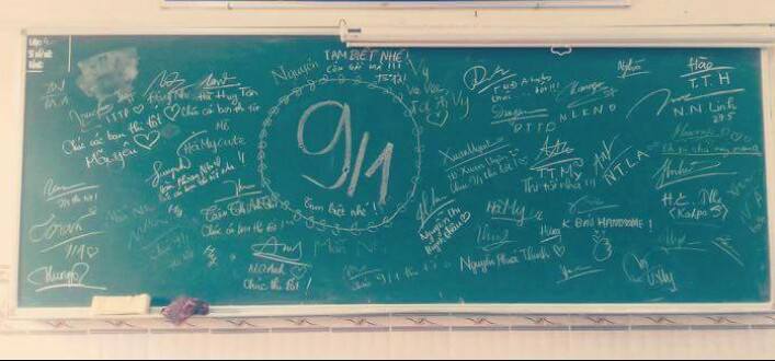 Chouchou_Joey's tweet photo. Goodbye my midde school, the best time. Goodbye my dear class--9/1, I wil miss you very much <3
#memoriesofyouth #myschool #myfriends #BFF https://t.co/Aq2KwWU844