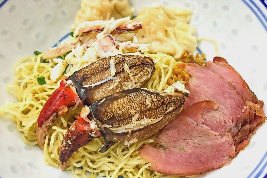 wongnai's tweet photo. บะหมี่ที่ดีต้องเครื่องแน่น❗️ ปูเป็นปู หมูแดงหนาๆ เกี๋ยวกุ้งใหญ่ๆ 😋 
📍 โอเดียนบะหมี่เกี๊ยว >> เยาวราช
📷  นักรีวิววงใน
#นักรีวิววงใน https://t.co/tmWWvhJag8