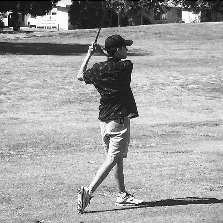 SamuelKim_TH's tweet photo. [📷] ภาพน้องแซมตีกอล์ฟ🏌รูปเซตเดียวกับที่ถ่ายกับพ่อและน้องสาวค่ะ รวยจริงรวยจังพ่อเจ้าประคุณรุนช่อง 😂 #PRODUCE101 https://t.co/zCHPMwR3nl