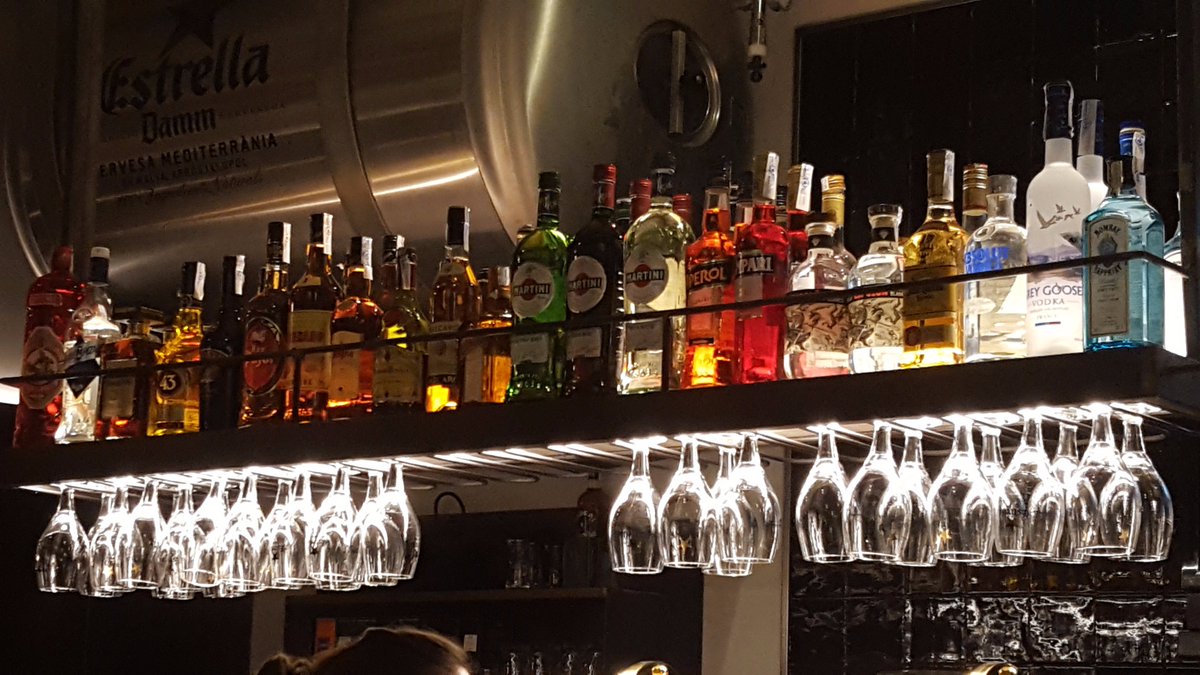 elsuekin's tweet photo. Gran cena en #quillobar. Os recomiendo el pulpo, las croquetas y... ¡la torrija! https://t.co/TxPfb3NVk8