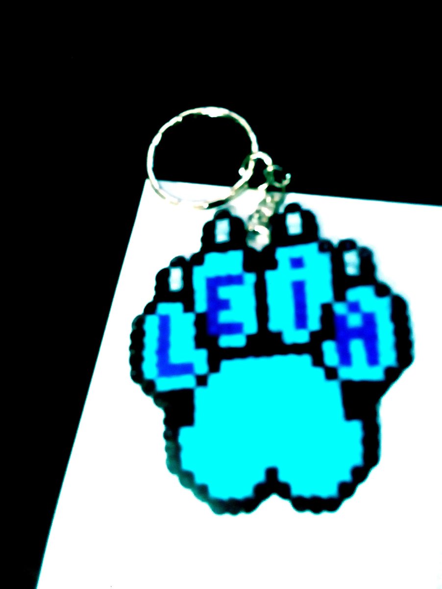 Imagine2216's tweet photo. Llavero con forma de huella y el nombre de tu mascota 

#mascotas #llavero #huella #eligecolor https://t.co/T0YlG93zB6