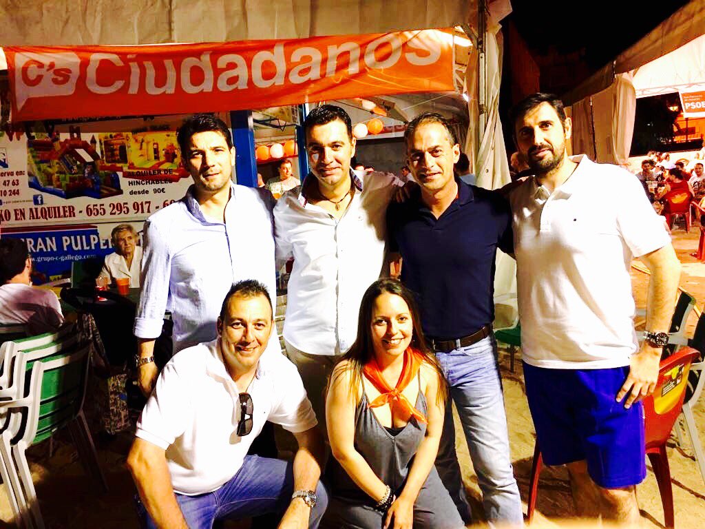 alberhontecilla's tweet photo. Noche mágica. Momentos especiales. Juntos hemos conseguido disfrutar de un pedazo de corazón de las fiestas. A todos, GRACIAS!!! https://t.co/JJGI1vXWuy