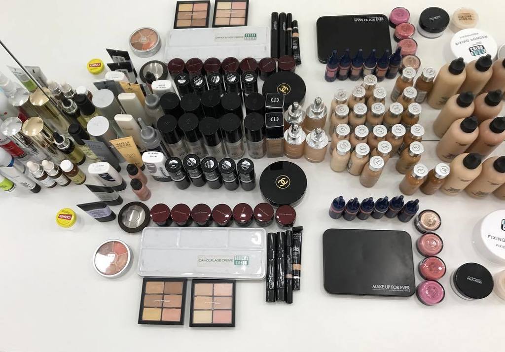 LoMakeUpStudio's tweet photo. Últimas fechas disponibles de junio para perfeccionamientos personalizados en #LoMakeUpStudio ✉️ info@lomakeupstud… https://t.co/klnz7UHBGt https://t.co/897iml7ZQj