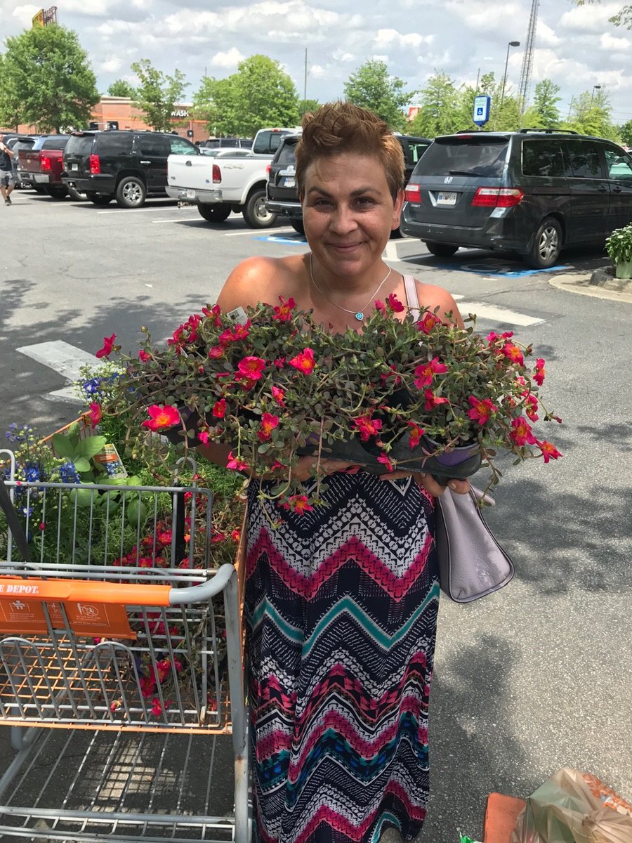 anavarro52069's tweet photo. One happy customer on Memorial Weekend day at the Hiram Home... Depot.@PBFmedia @freddyplants #redwhitandblue #showusyourplants https://t.co/Z7AdTlgakO