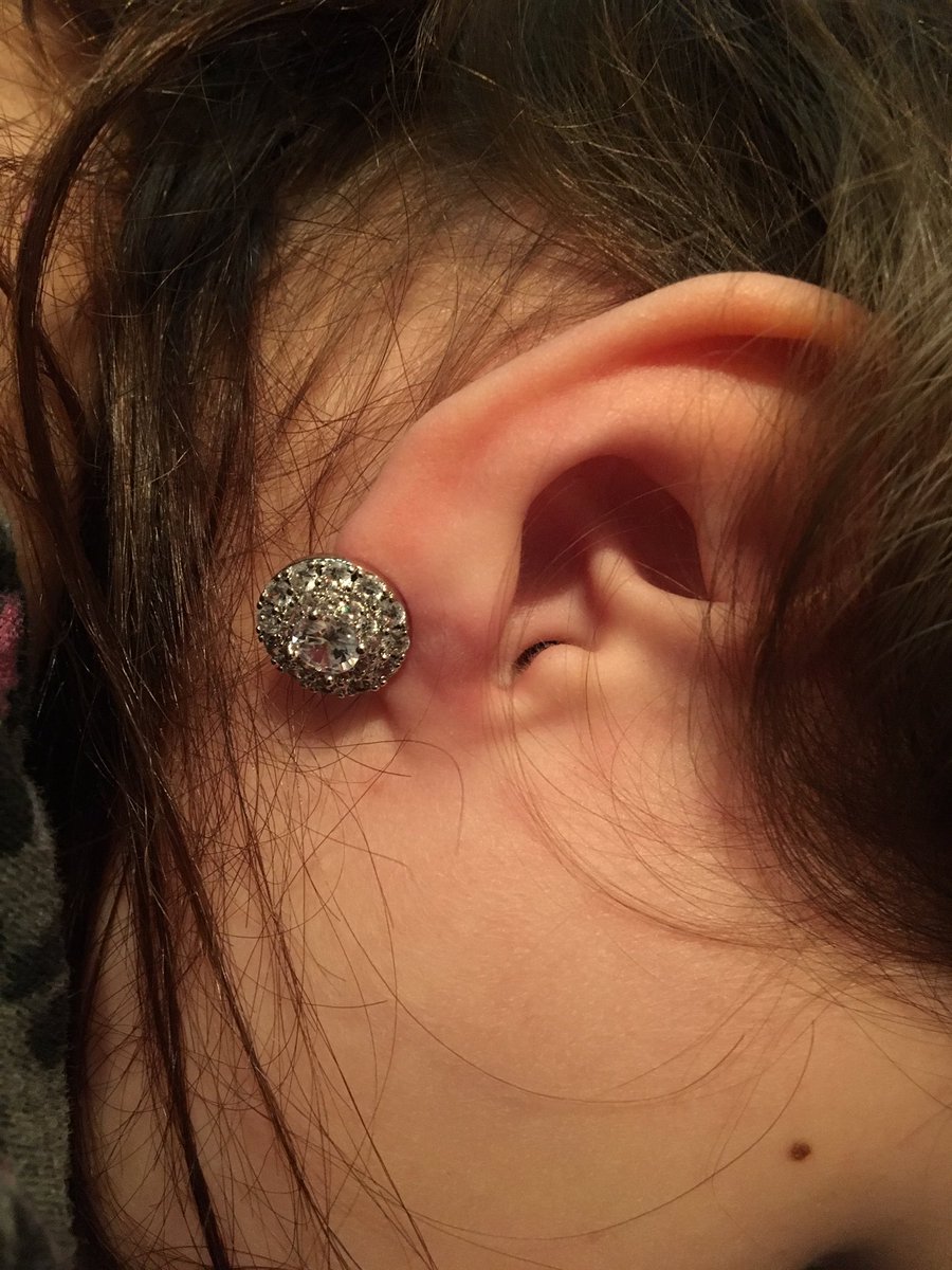 renmansmom's tweet photo. Awesome jewelry at excellent prices no matter the occasion. Find this set at https://t.co/lZOLfGMveJ #discountreview #starreviews #earrings https://t.co/W1MbKbyB9n