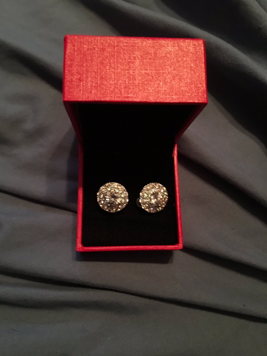 renmansmom's tweet photo. Awesome jewelry at excellent prices no matter the occasion. Find this set at https://t.co/lZOLfGMveJ #discountreview #starreviews #earrings https://t.co/W1MbKbyB9n