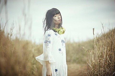 Aya リトグリの だから ひとりじゃない のアサヒの服ほしいなぁっと思ってるのですが 誰かどこで売ってるのか知らないですか 知っているからぜひ教えてください その他のメンバーでも 拡散希望 だからひとりじゃない アサヒ 衣装