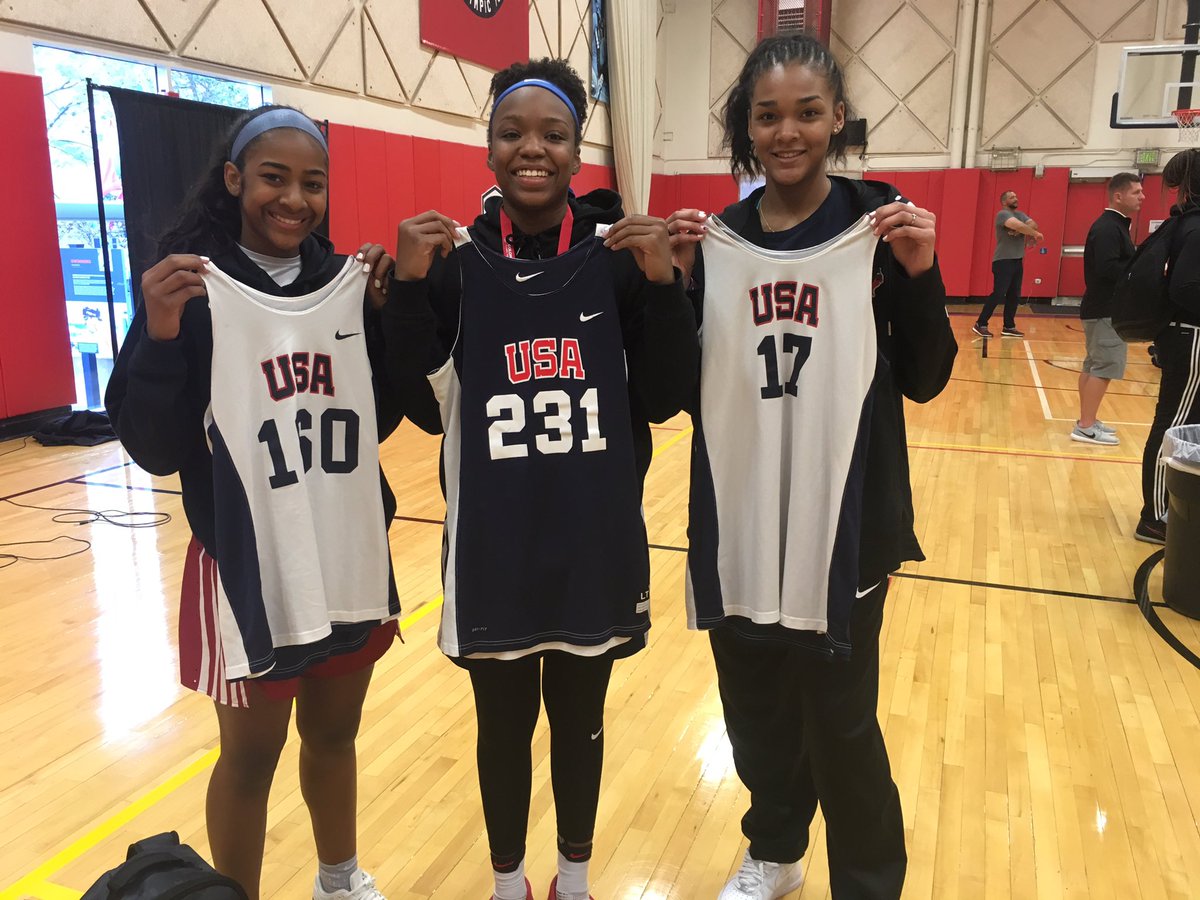 grayfittraining's tweet photo. Texas duo Oliver and Kelly take the court together with a 1-2 punch! #USABwu16 @PBevBallNPrep @J_Ollie33 @dejakelly25 #grayfit https://t.co/n9E4ZXDg8n