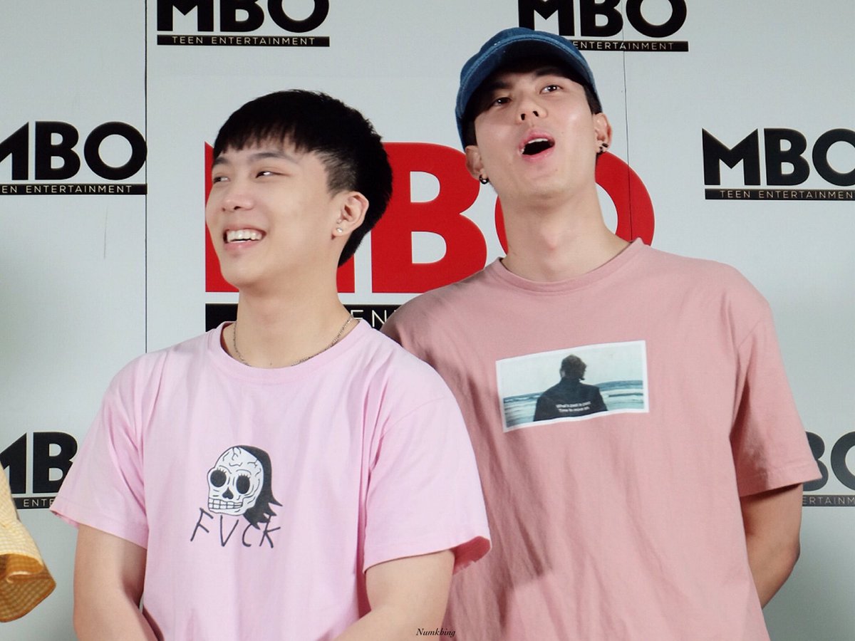 yesterdayou___'s tweet photo. ทีมสีชมพูว><~ #mbofanmeet #MBOOfficial @gotphong @tongspn @mbotweet https://t.co/ZZff9glzQz