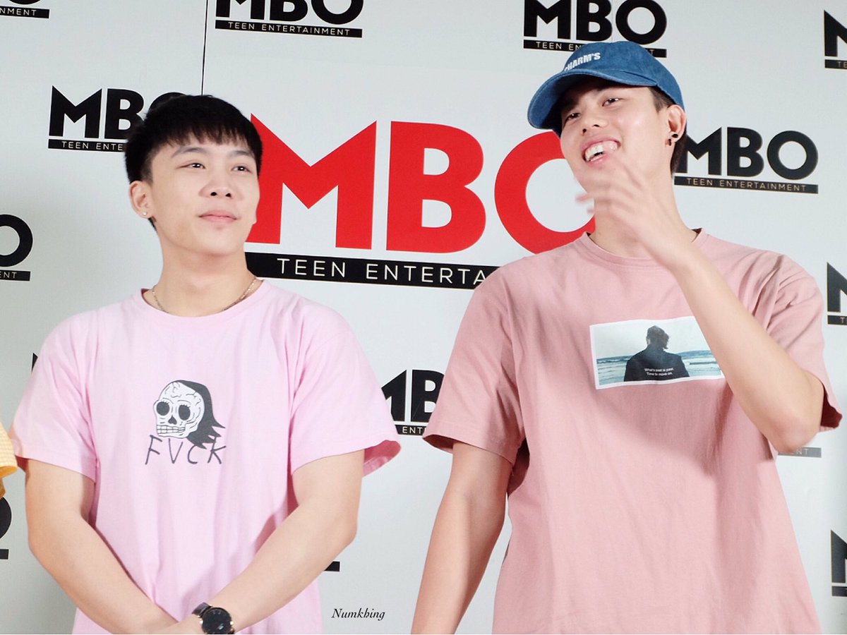 yesterdayou___'s tweet photo. ทีมสีชมพูว><~ #mbofanmeet #MBOOfficial @gotphong @tongspn @mbotweet https://t.co/ZZff9glzQz
