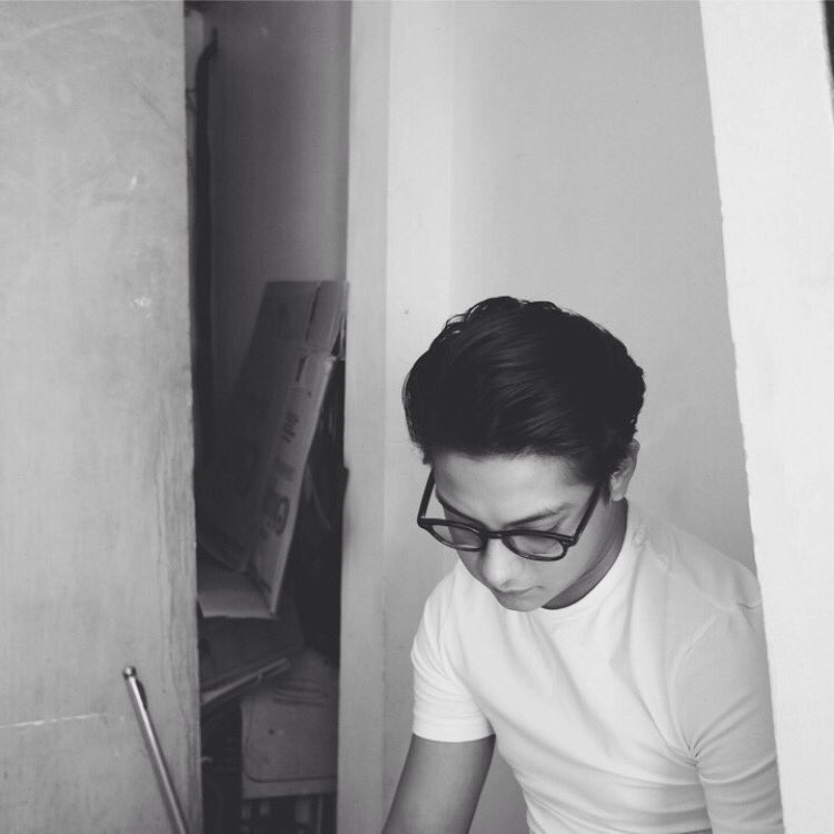 Silentkathniel's tweet photo. Hello Mr. Ford @imdanielpadilla 

#KathNielASAPSilverSunday https://t.co/jAw3053ijx