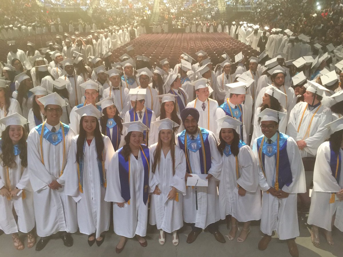 Mark Henry tweet media