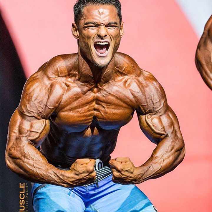 Anyone else feels like this is (an incredible physique yet) absolutely not  how Men's Physique should look like? : r/bodybuilding