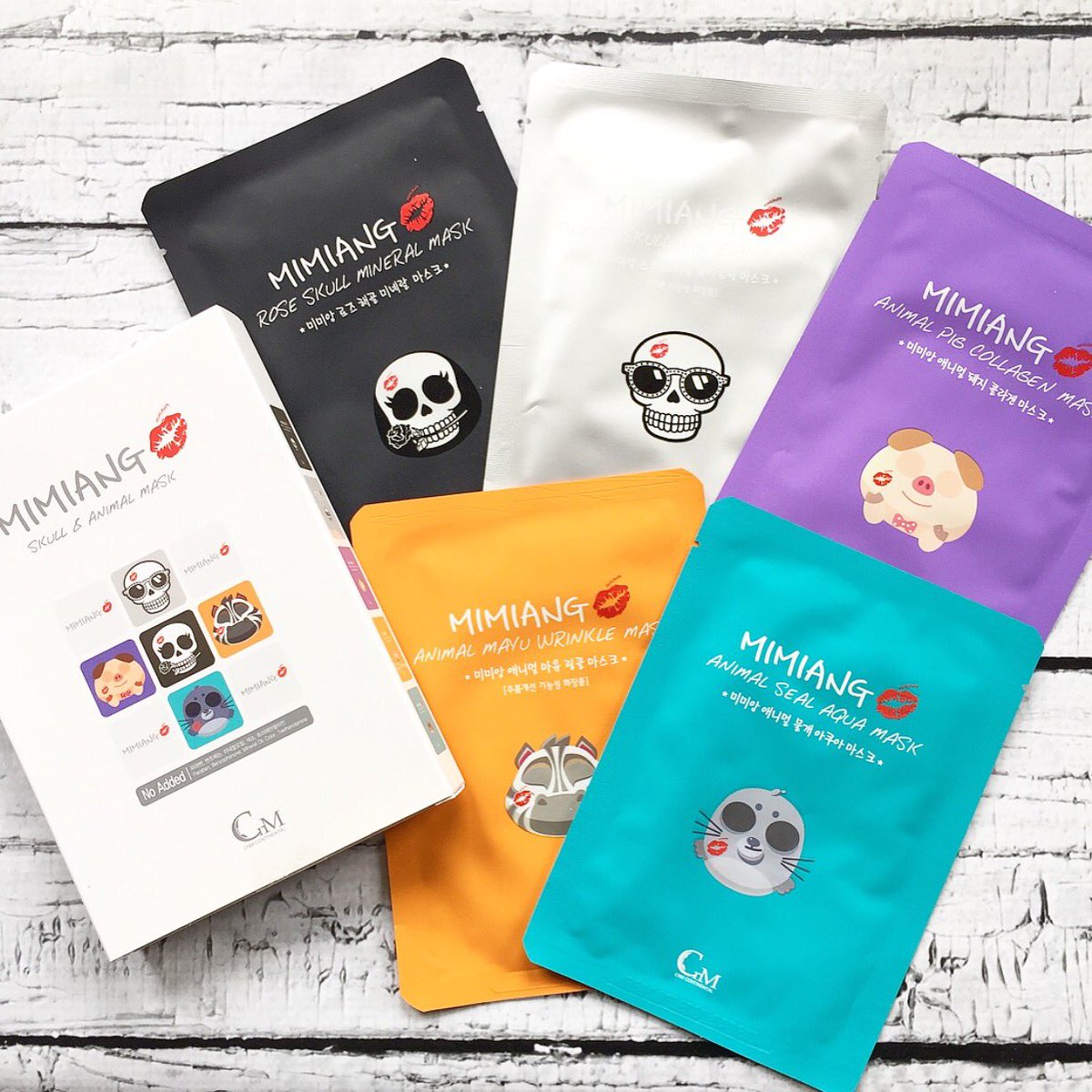 shopthethings's tweet photo. My skin always needs a little more hydration! These fun masks make me smile😂 #facemask #skincare #sheetmask #beauty https://t.co/XhVZMWgUas