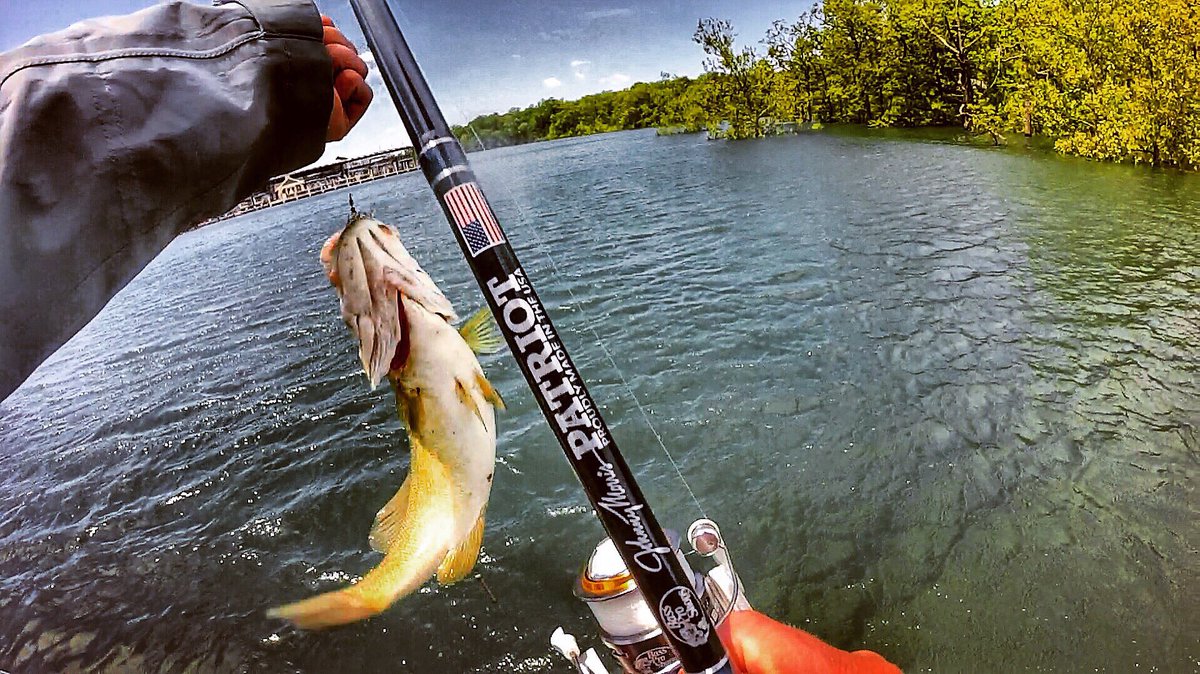 BassProShops's tweet photo. Meet the Johnny Morris Patriot rod. Proudly made in the USA where the craft is alive &amp; well! 🇺🇸 https://t.co/veig0gqtJ6 📷: Kaitlin Woodward https://t.co/cybUnCI380