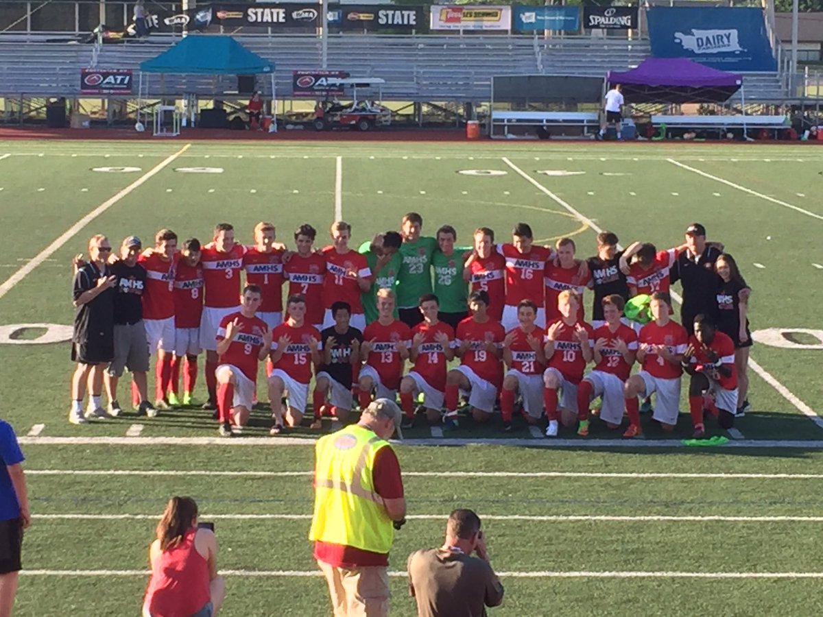 CoachJordanSC's tweet photo. Congrats @MurphyAthletics Boys Soccer! Seniors 4 Years + 3 Rings = #FinishStrong https://t.co/WQtU7j5GvA