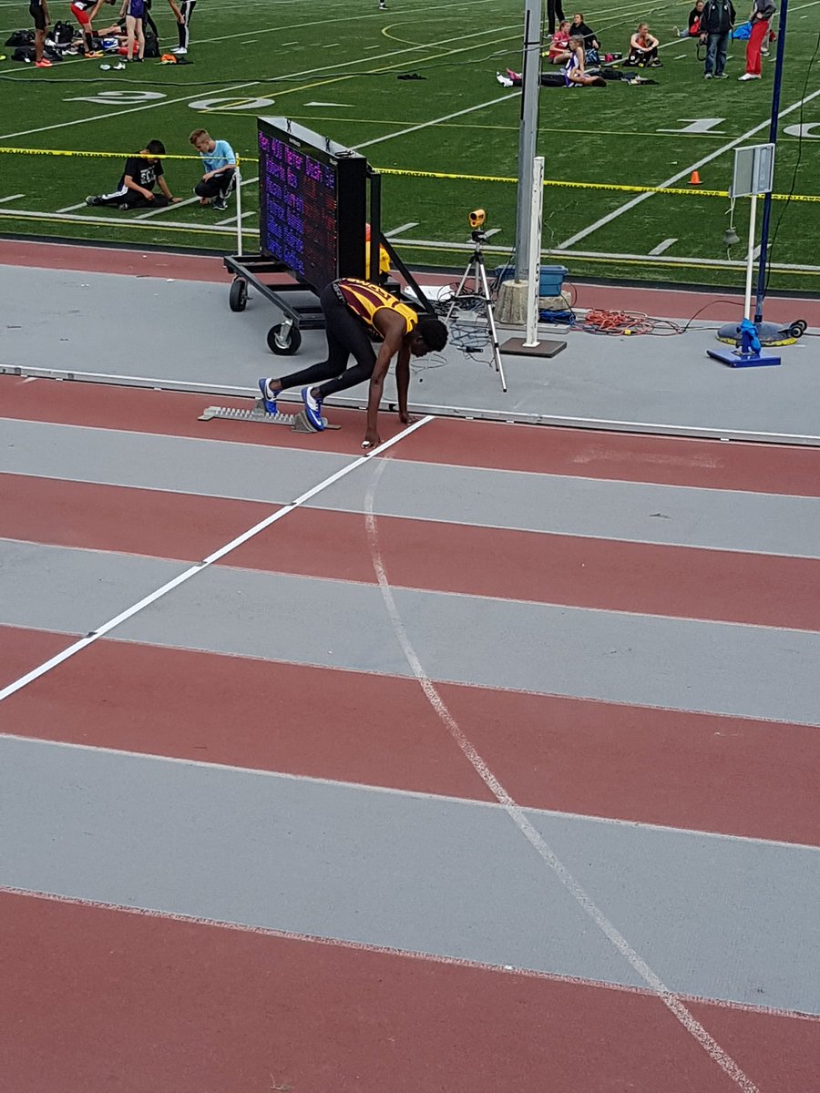 coachjkhoury's tweet photo. Proud of the effort given by Roberto Asy in the SB 400m. He has tremendous potential. #comingbackstronger #learningexperience @CCHcomets https://t.co/JiMwrTEqTL