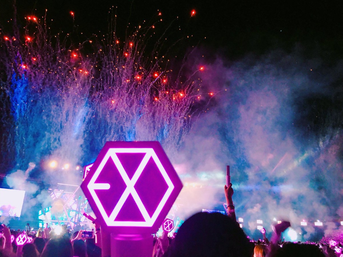 parkyoda92_'s tweet photo. ชอบมากเลยคือสีแทงไฟเปลี่ยนสีตามสีพุ คือสวยมากกกกกก เอสเอ็มทำดีมากอ่ะ ยิ่งดูรูปยิ่งสวย มีความกาแล็คซี่ https://t.co/f6oqViss4N