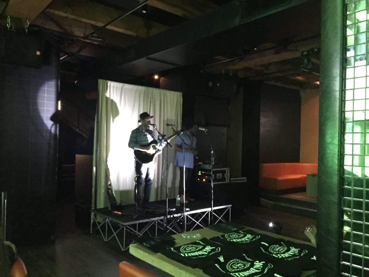 MusicVisas's tweet photo. @iamethanbutler @ReverieChicago I'm broken https://t.co/9B3rrNZd2c