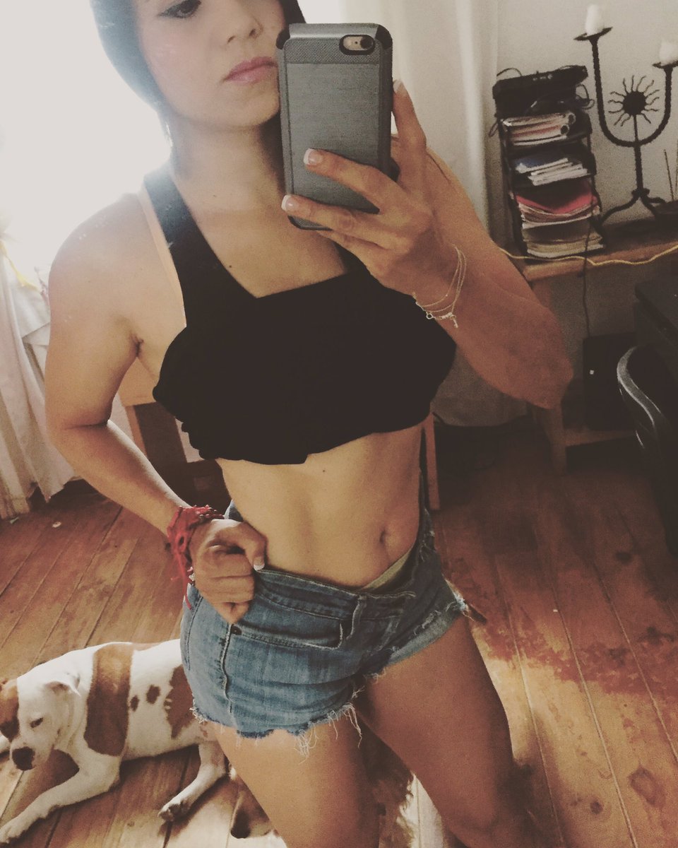 janetofit's tweet photo. Pasito a pasito 🎶 despacito 🐢#squats #gymlife https://t.co/fQ4KLY0PWW