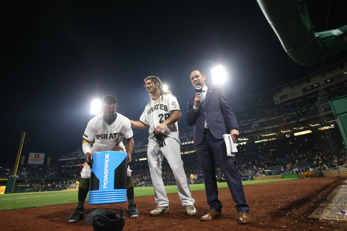 A toast!  #RaiseIt https://t.co/3Ekgxnfr0H