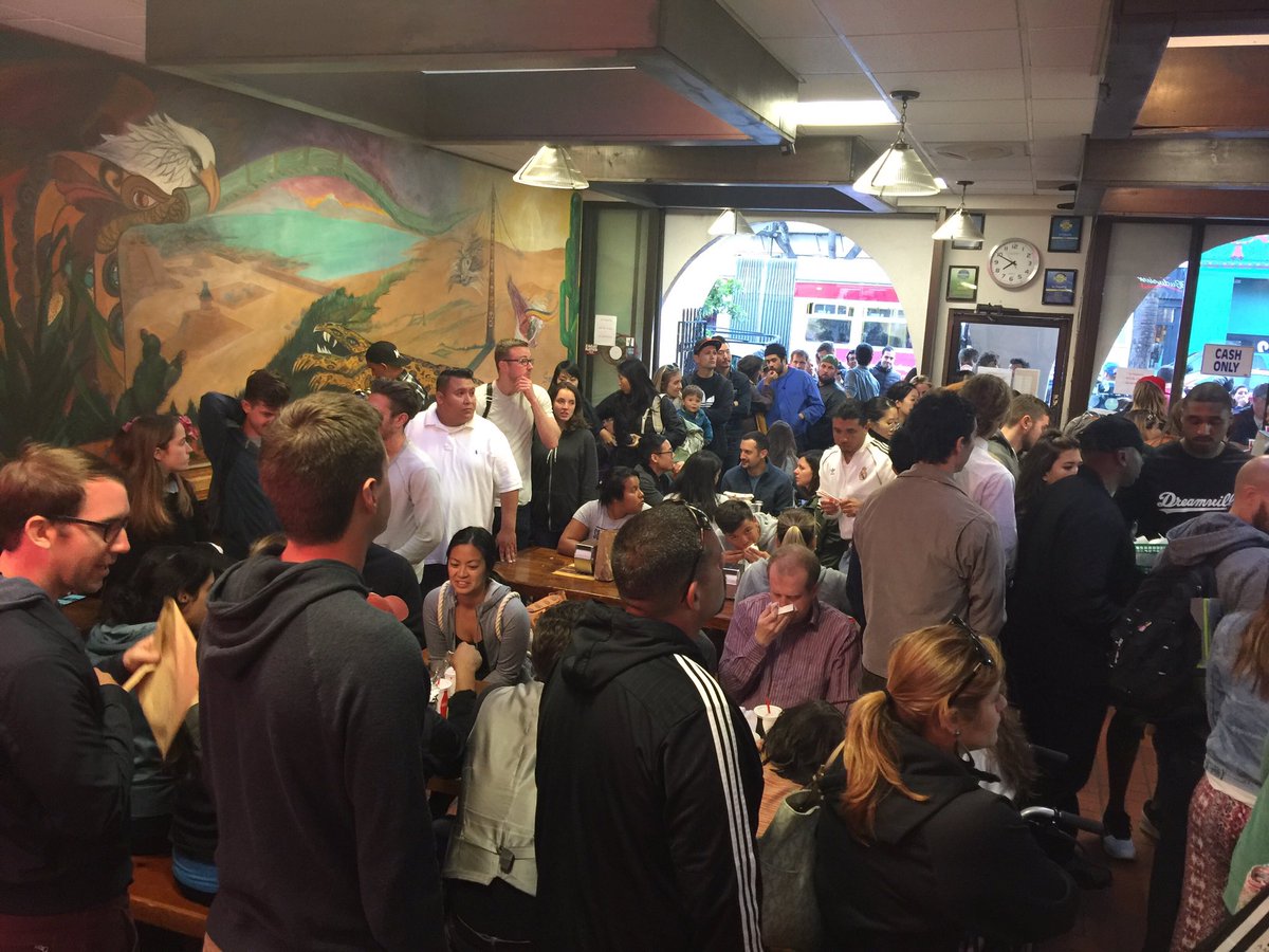 tomlorek's tweet image. The line for La Taqueria, my fave. I&apos;ve lived in SF for 16 yrs &amp;amp; haven&apos;t come here since the 2014 Burrito Bracket. Damn you, @NateSilver538.
