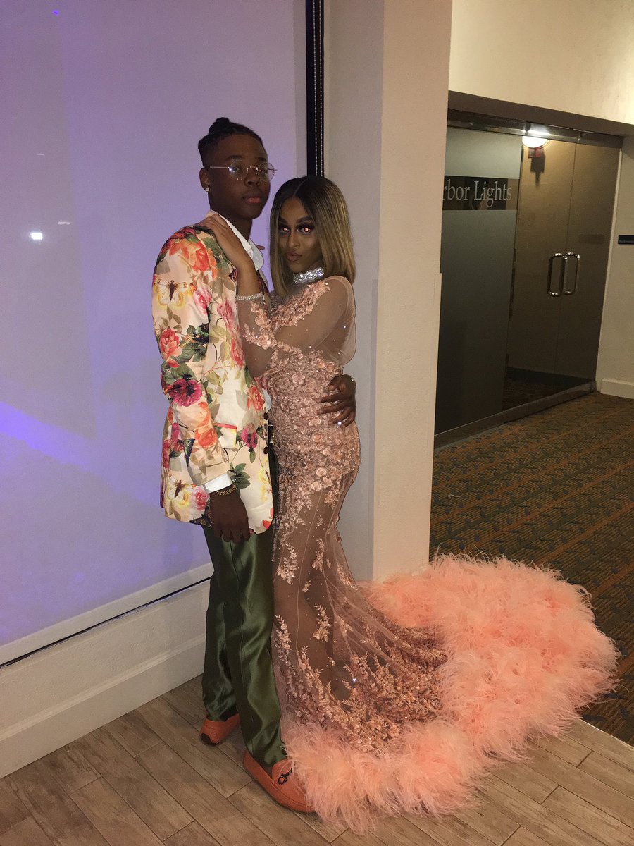 SiimplyGabbyy's tweet photo. ain't never played tag cause we been IT 🤤 #Prom2k17 #TheFinalHomicife https://t.co/558KGqWS7B