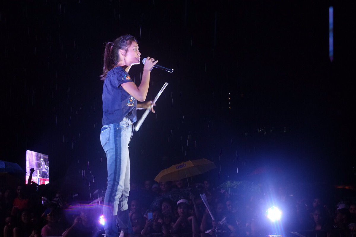 MissHappyWriter's tweet photo. Masipag baby girl @ylona_garcia at the #USTLiveForACause show @charismadelaine https://t.co/gKnNaoiizk