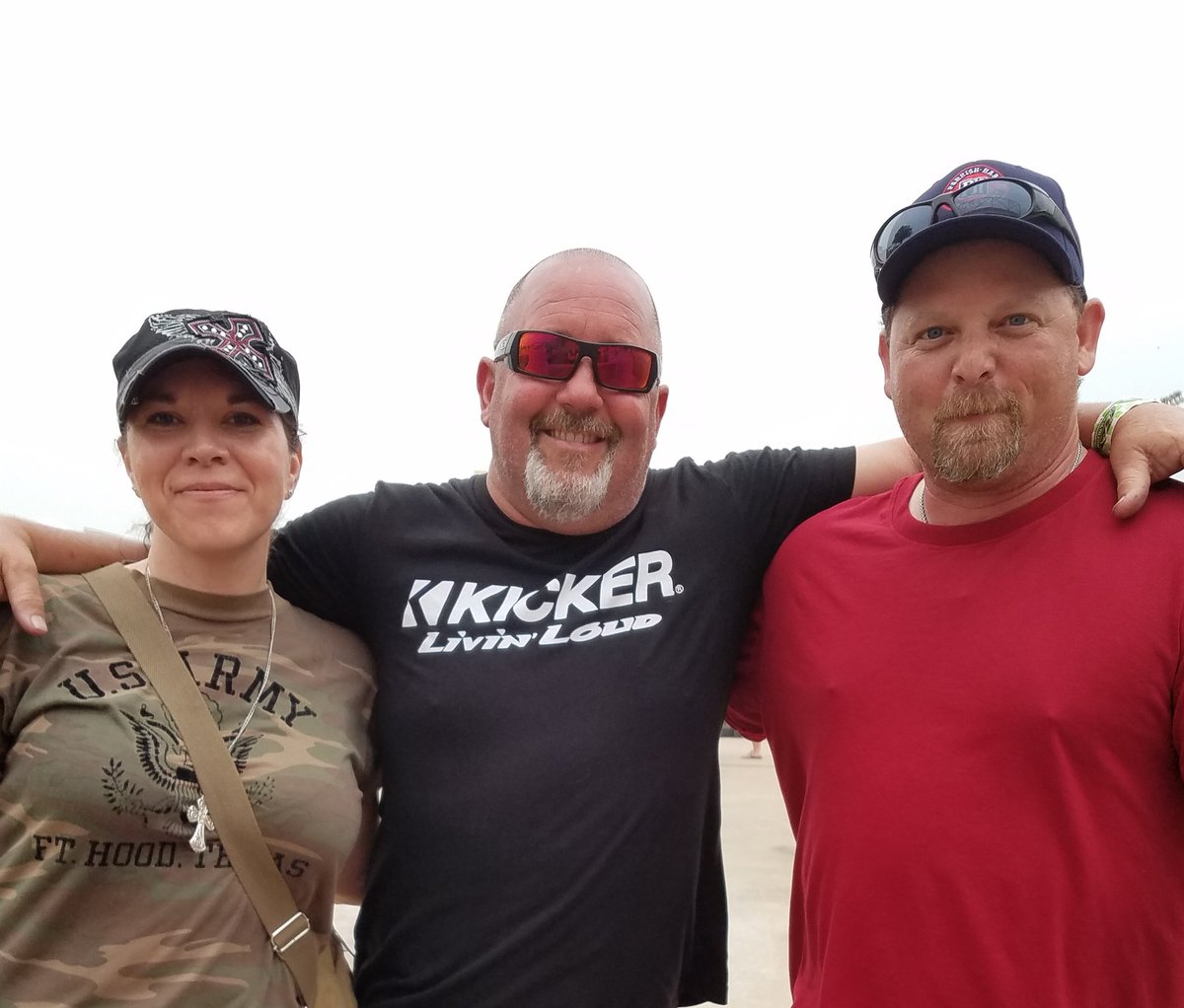 YELL0WR0S3's tweet photo. Me & @N1LR3M with @StOutlawsChuck at the #RedemptionNoPrep races at @txmplex . #DeathTrap
#StreetOutlaws #NoPrep https://t.co/ZiWhQVbbcd