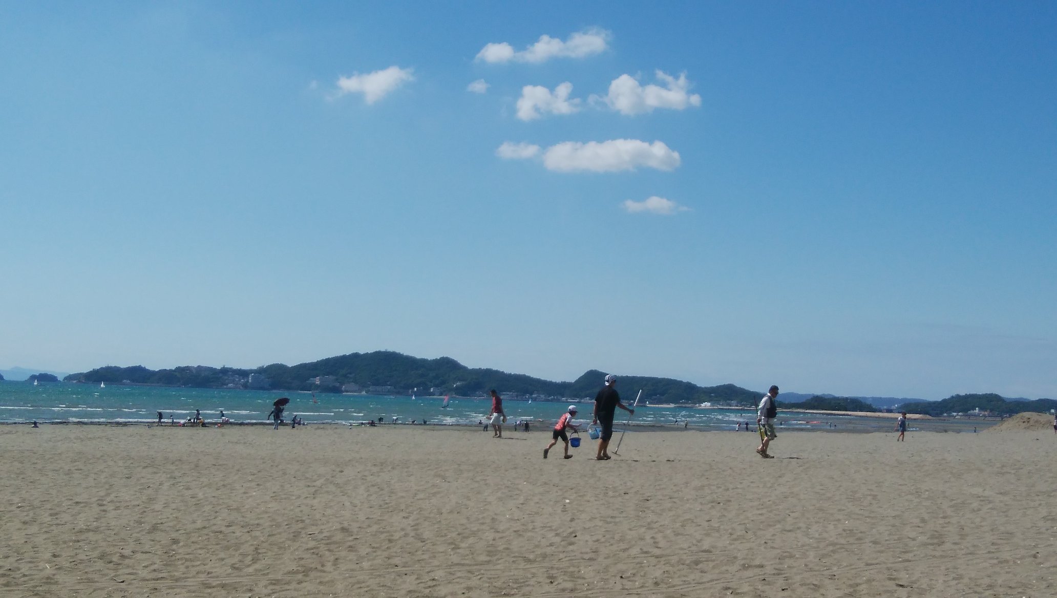 ねおん がま口に浮気中 昨日の野生の潮干狩りは 和歌山県浜の宮ビーチでした マテ貝 の潮干狩りは生まれて初めてだったけど アサリとかじゃ比べものにならんくらい楽しい マテ貝がピュッとでた瞬間つかんで引っこ抜くんだけど力のやりとりが面白かったー