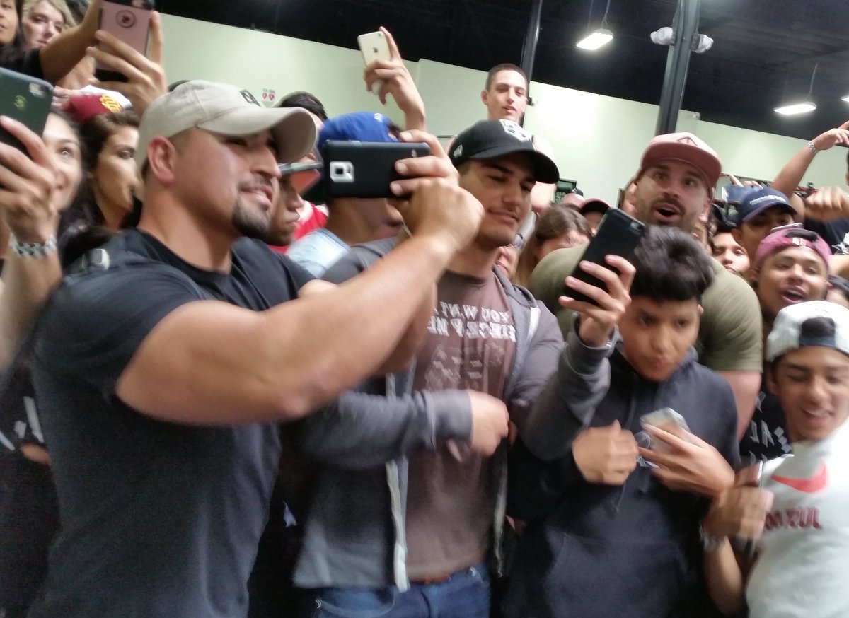 RicKyDelReal's tweet photo. Had to make it to @zoo_culture grand opening for my boy @BradleyMartyn  #ediad #bmfit https://t.co/qCGHwzZmdn