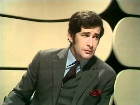SpencerKarter's tweet photo. Does #DaveAllen resembles to #DrKellyBrackett from #Emergency? #Lookalike #DaveAllenAtLarge #RobertFuller #KellyBrackett #DrBrackett #1970s https://t.co/s8NUTfKHT9