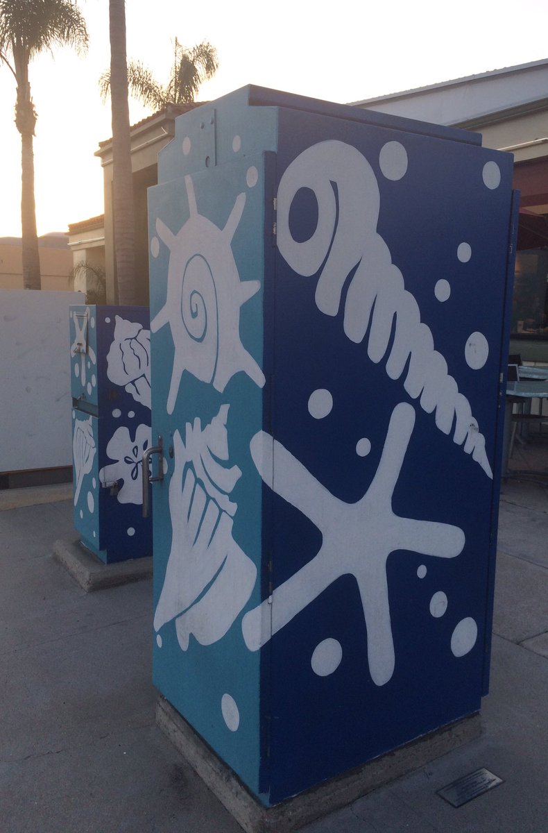 adrianachavira's tweet image. Scenes from a quick stroll in Ventura after carbo-loading at dinner. #art #utilityboxes